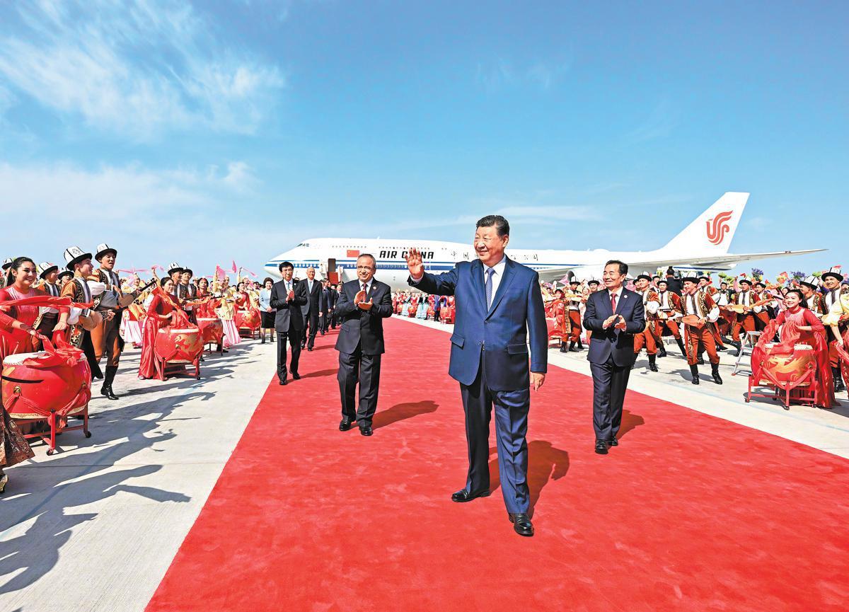 Xi: Pool efforts to build 'beautiful Xinjiang'