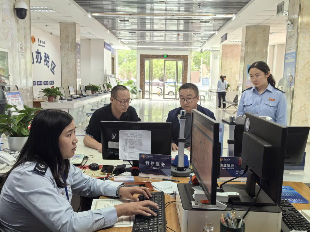 内乡：局长一线办公 打通 “个转企” 堵点