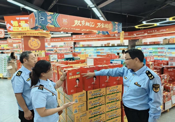 商丘夏邑县迎双节 筑牢商超市场知识产权防线