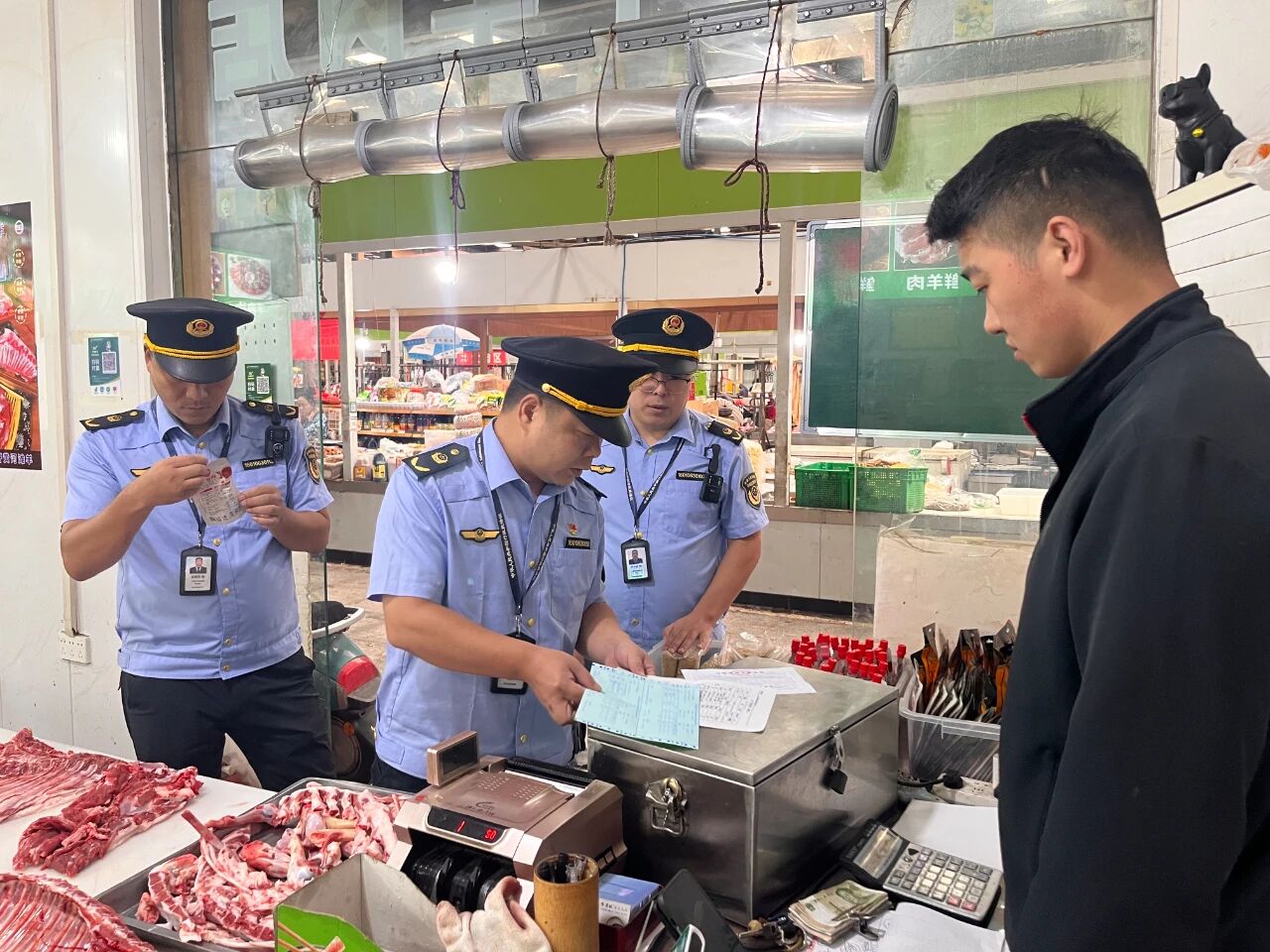 “双节”期间河南市场监管全力守护民生（四）