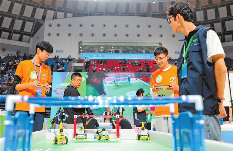 Robot soccer sparks youth innovation in Jiyuan