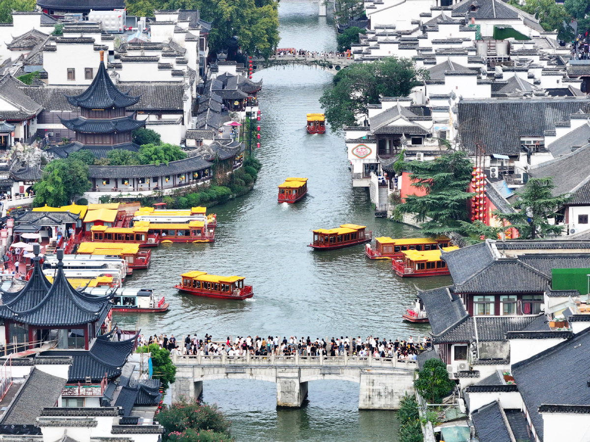 How China turns super golden week into national spending spree