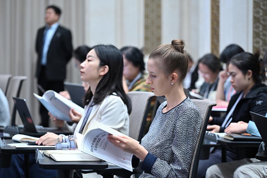 China sees continuous progress of she power in workforce