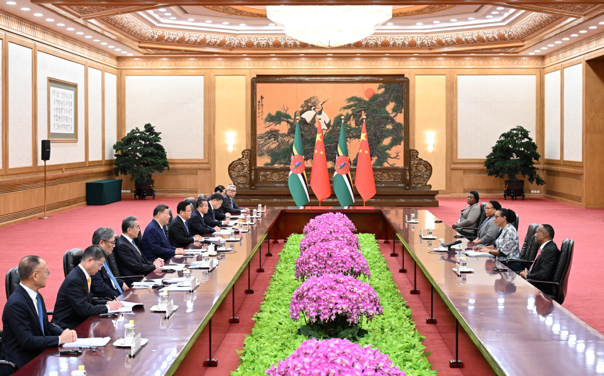 Xi meets president of Dominica