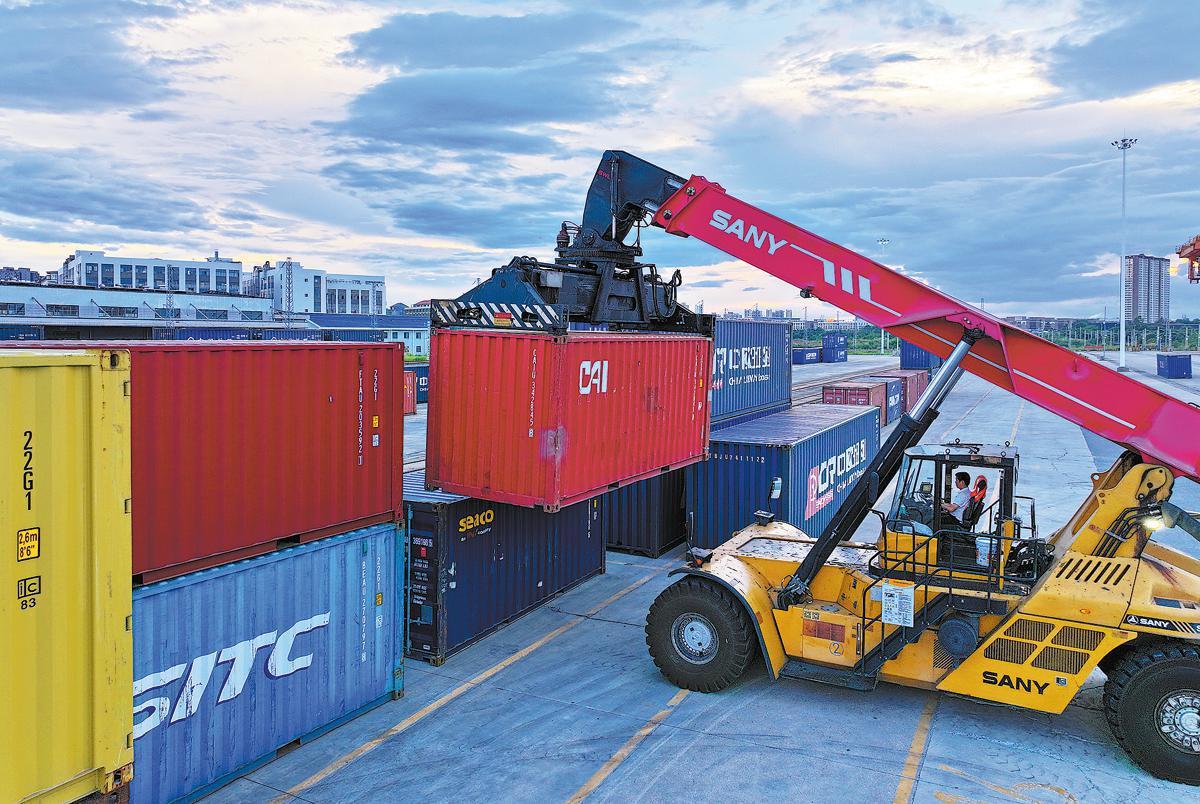 China ready to work with EU on economic and trade ties