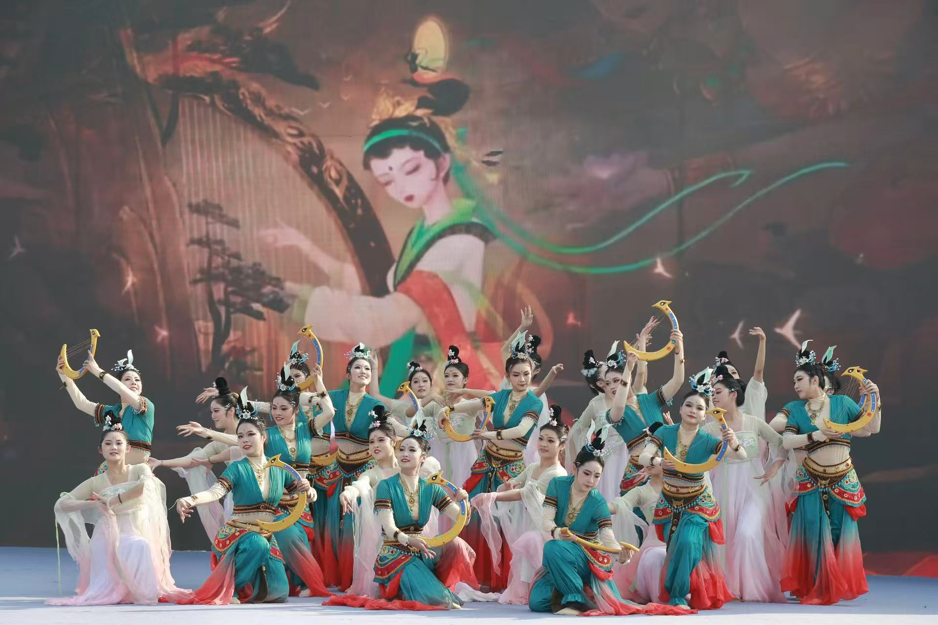 让公共文化服务更加贴近群众 --“中原舞蹁跹”2025河南省广场舞大赛决赛在洛阳举办 让公共文化服务更加贴近群众 --“中原舞蹁跹”2025河南省广场舞大赛决赛在洛阳举办