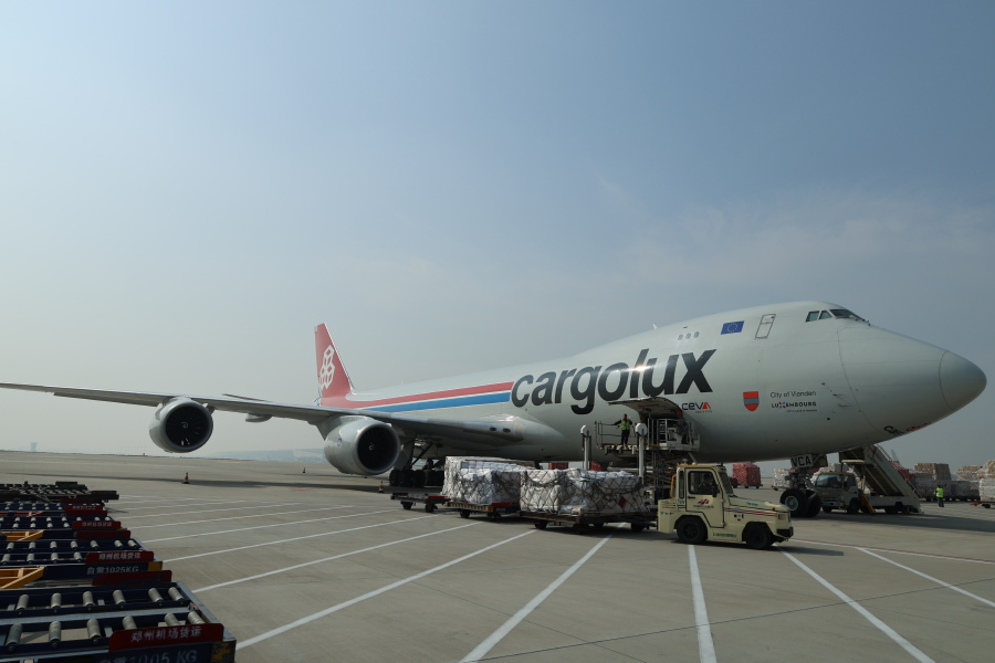 Good news! Zhengzhou Airport's cargo volume surpasses 825,000 tons, exceeding last year's total 58 days early