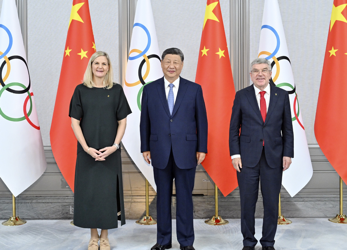 Xi meets IOC president, honorary president