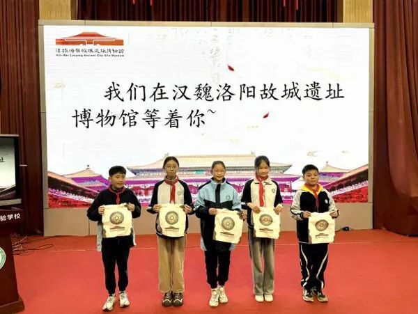 “千年一城:走进汉魏洛阳的‘黄金时代’” 汉魏洛阳故城遗址博物馆走进瀍河实验学校开展主题宣讲活动 “千年一城:走进汉魏洛阳的‘黄金时代’” 汉魏洛阳故城遗址博物馆走进瀍河实验学校开展主题宣讲活动