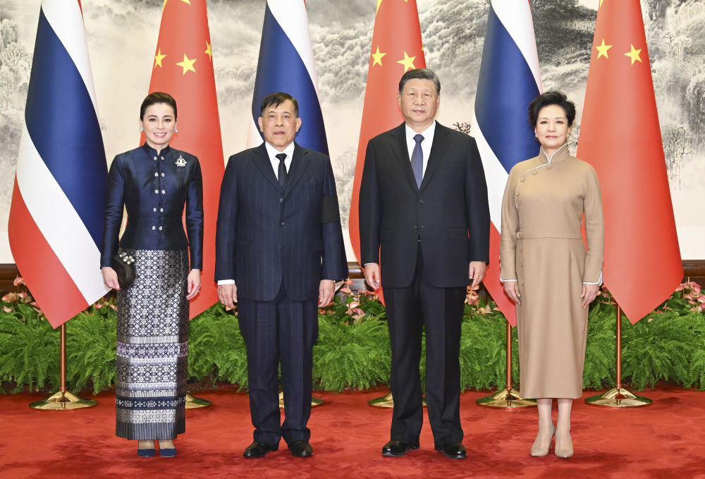 Xi calls for advancing community with shared future when meeting Thailand's king