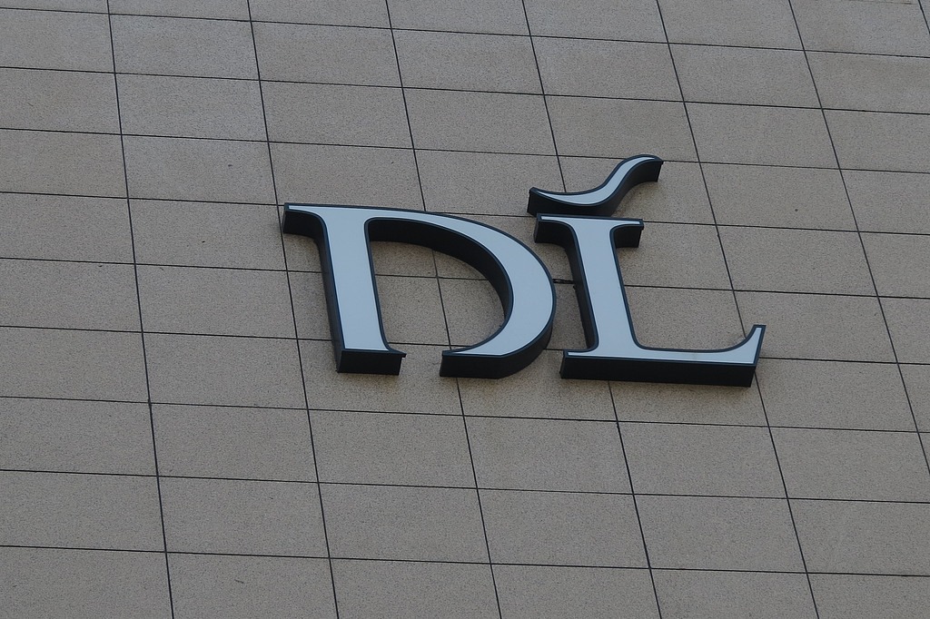 Retailer lauded for 'moral-damage' compensation