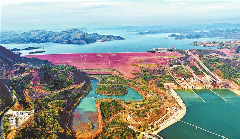 Breathtaking winter scenery at Xiaolangdi