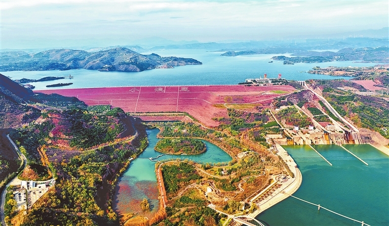 Breathtaking winter scenery at Xiaolangdi