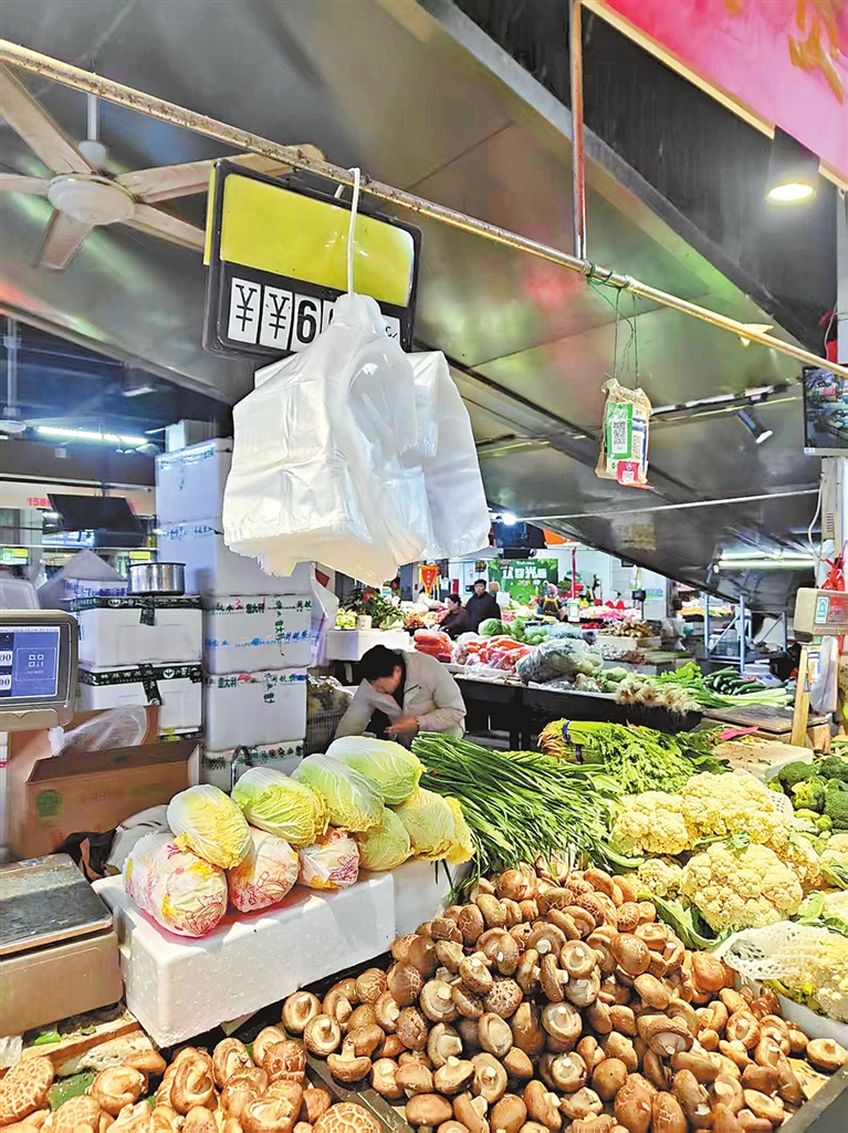 “限塑令”实施近两周年 哪些环节仍然“袋”不动