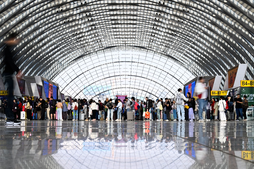 China's daily passenger trips up nearly 20% in New Year holiday