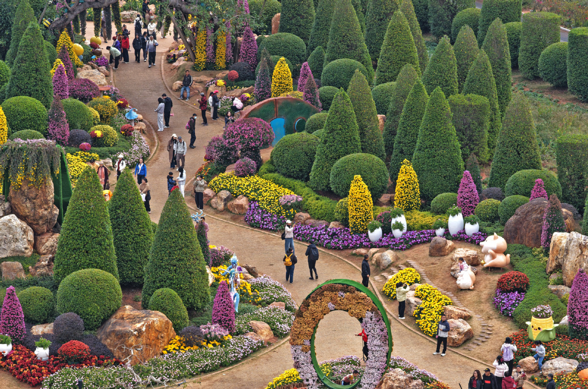 Domestic tourism dominates extended New Year's holiday