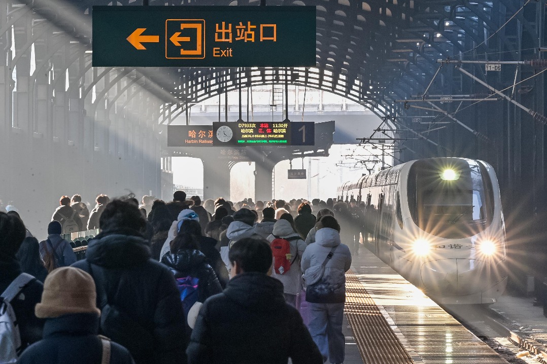 China's railways handle over 48 million passenger trips in New Year holiday