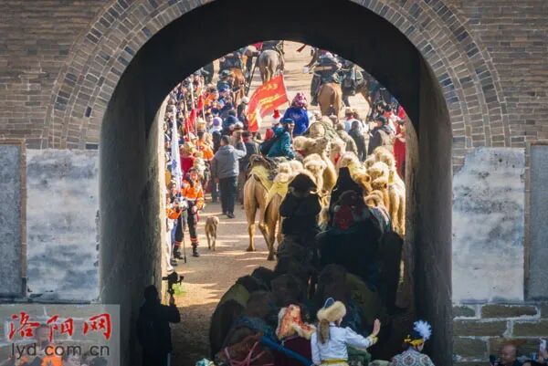 3000公里136天!丝路雄关再响驼铃声 3000公里136天!丝路雄关再响驼铃声