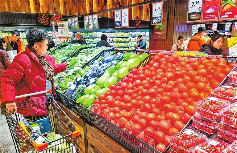 Xuchang's major supermarkets well stocked