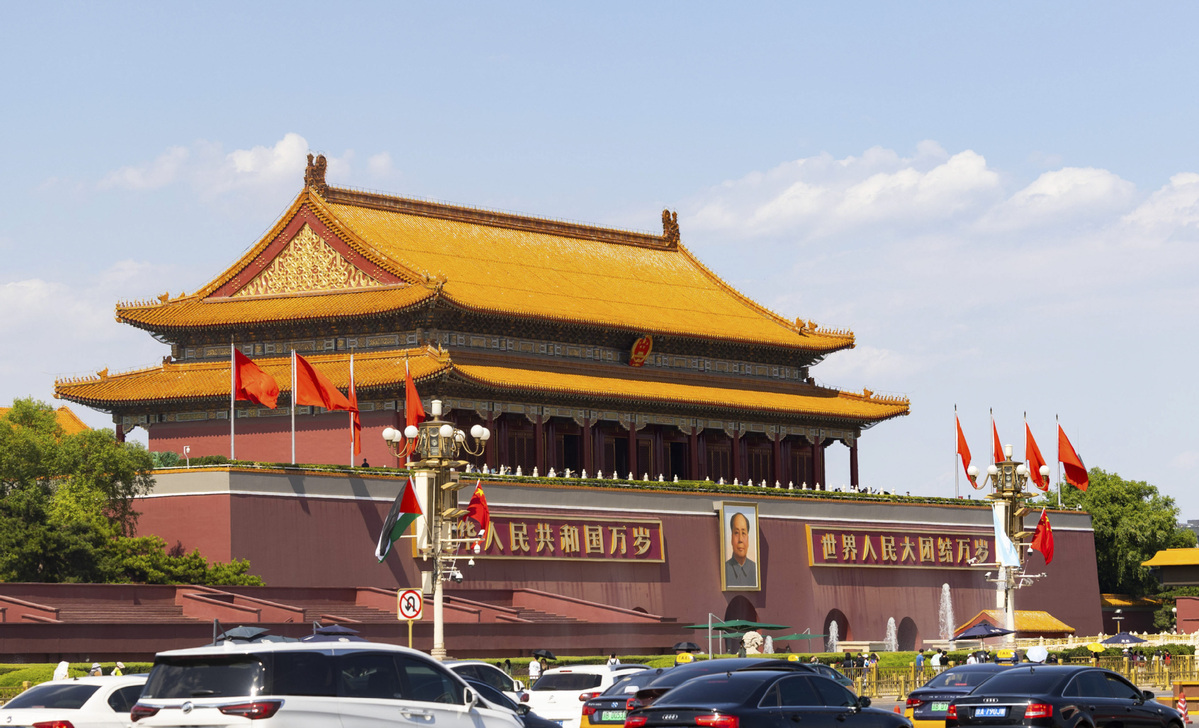 Painting dreams on central China's rural canvas