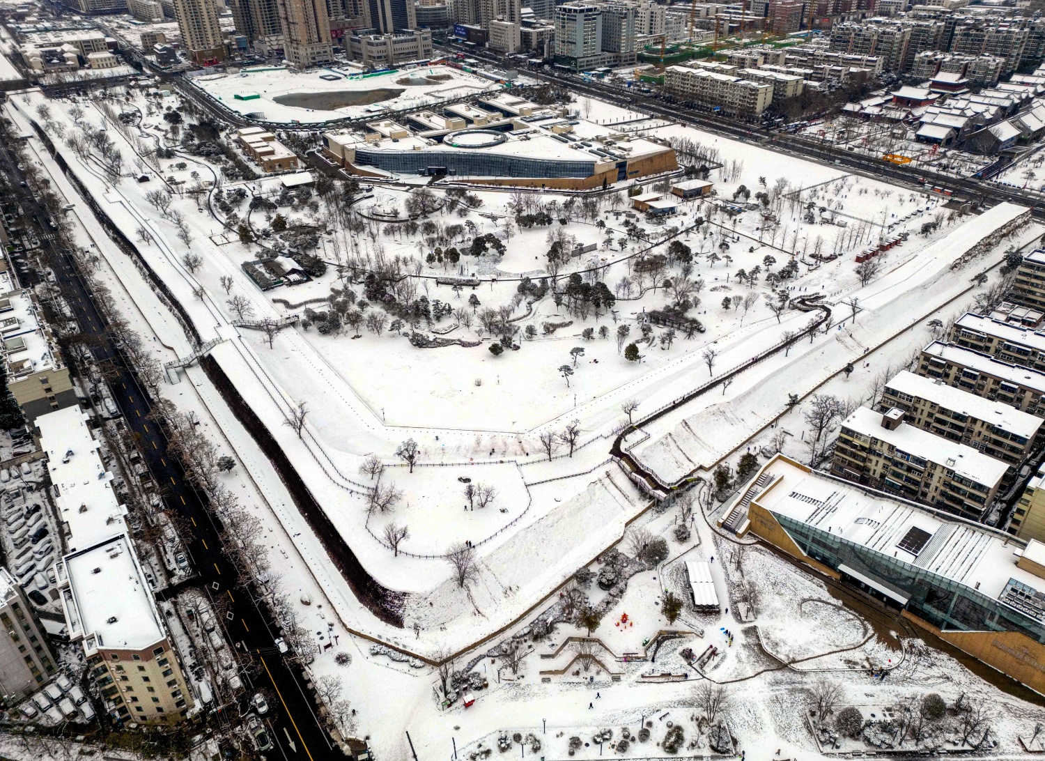Shang Capital Site shines after snowfall