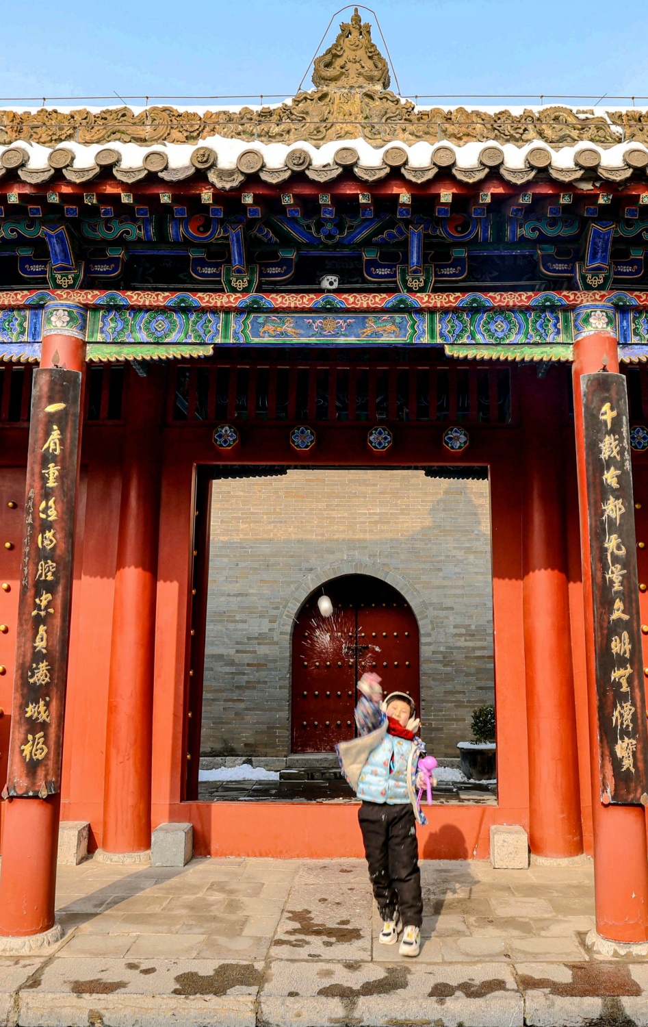 Chenghuang Temple in Zhengzhou draped in snow