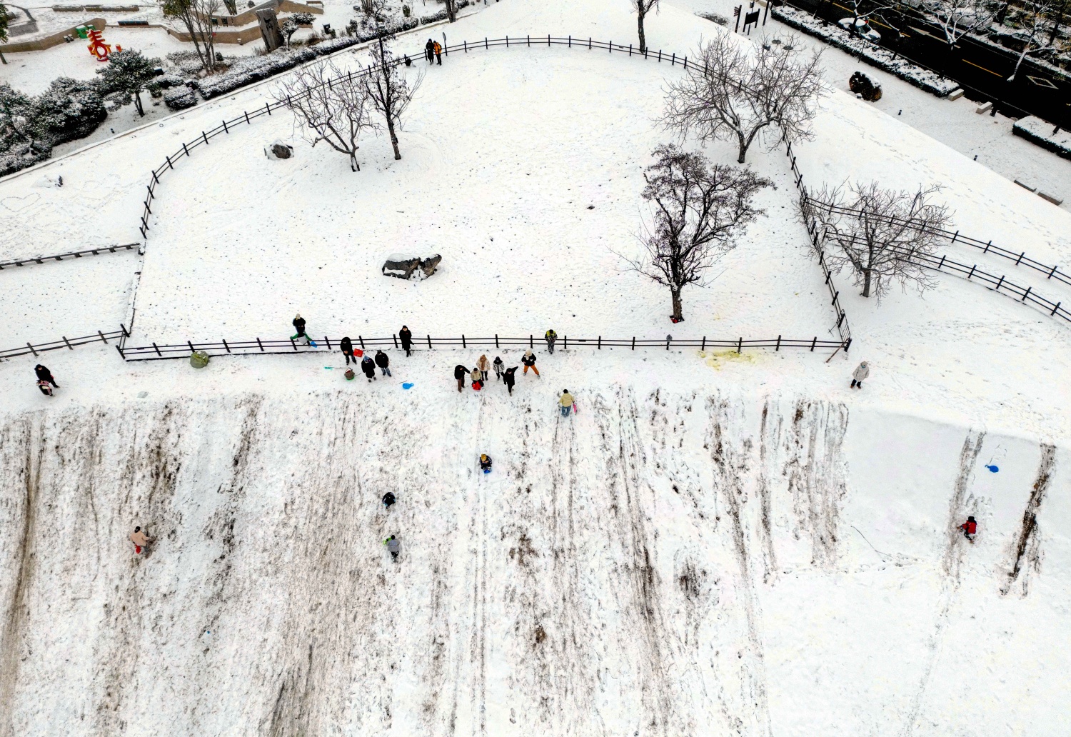 Shang Capital Site shines after snowfall