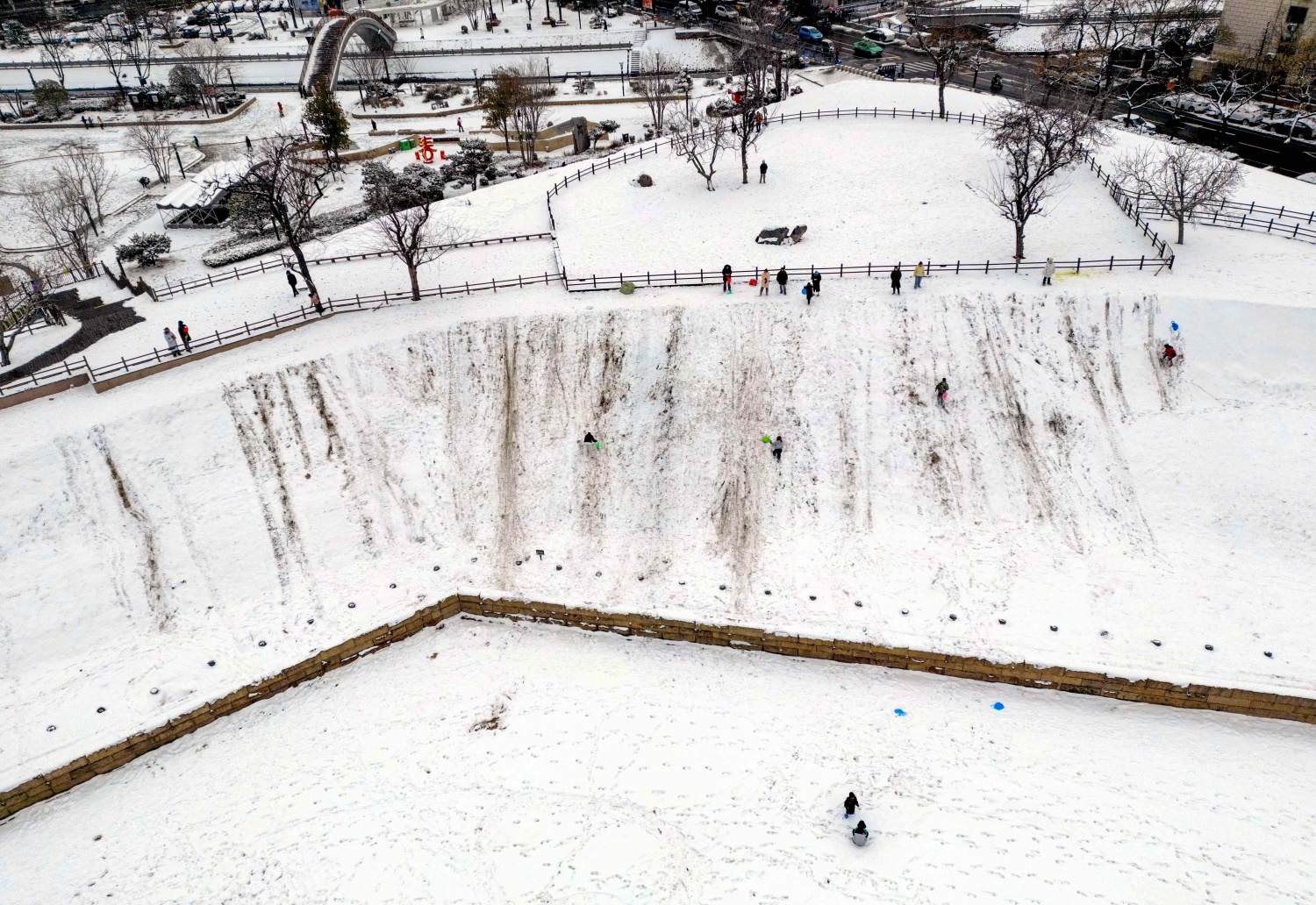 Shang Capital Site shines after snowfall