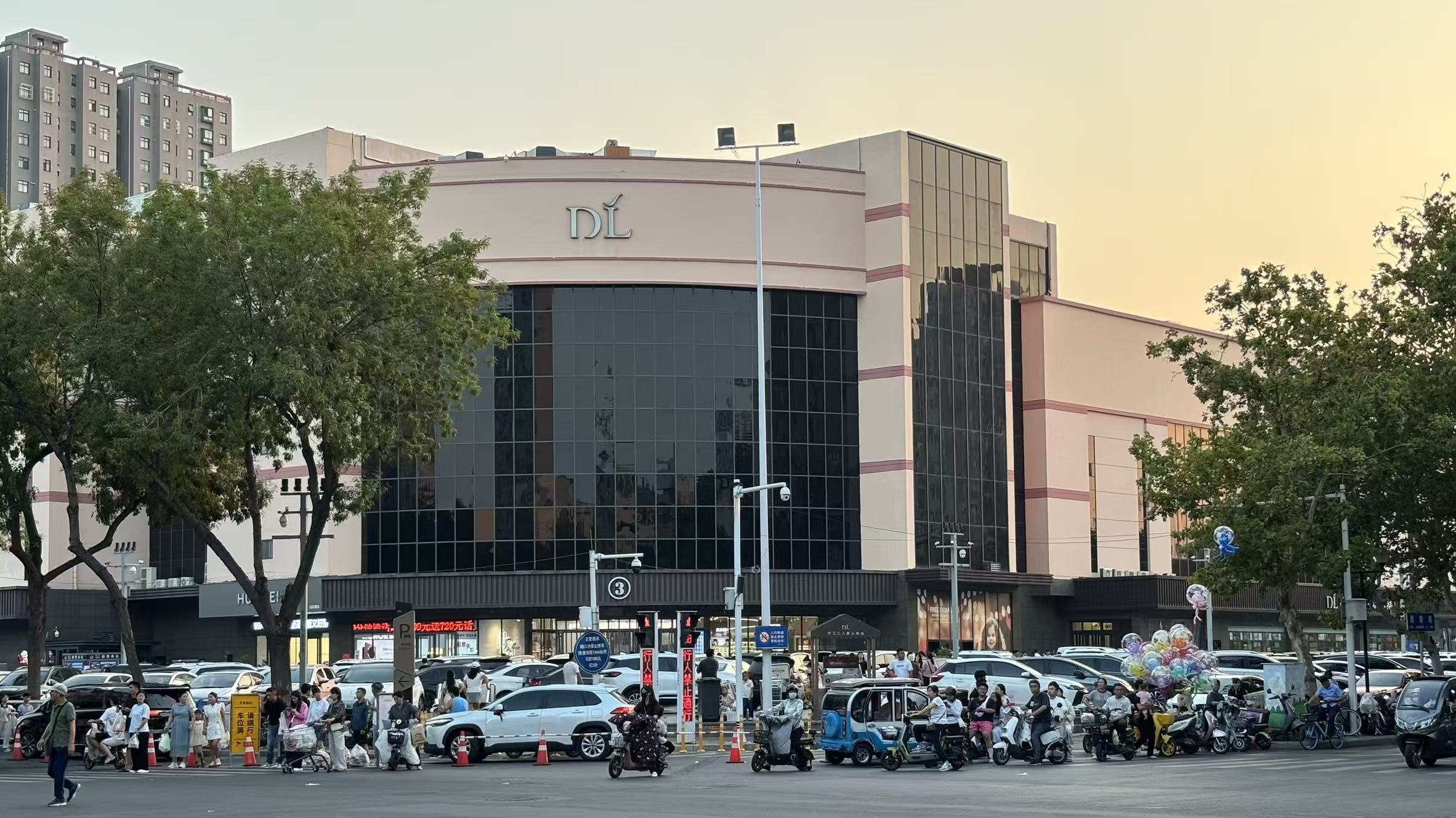 bet365政府工作报告，为何连续3年提到胖东来？_河南要闻_bet365中文版亚洲官网- 官方授权平台, 体育博彩、真人娱乐、电子竞技在线投注