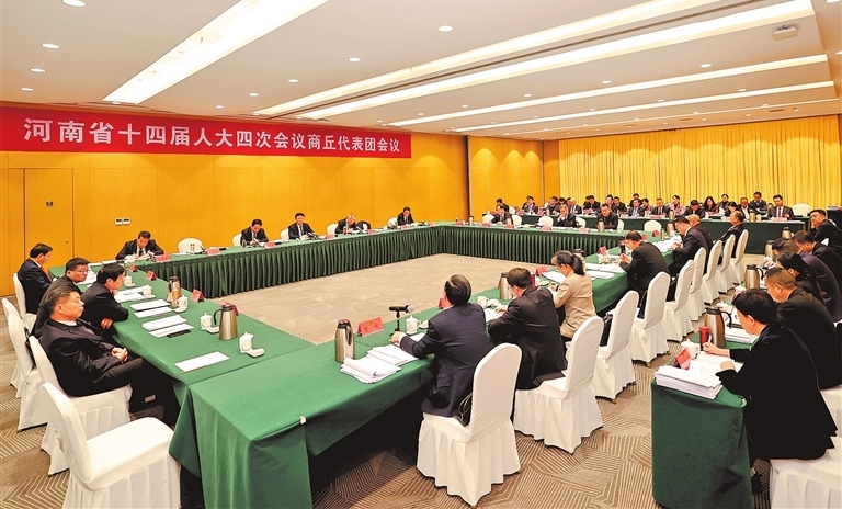 代表分团审议省人大常委会工作报告、省两院工作报告