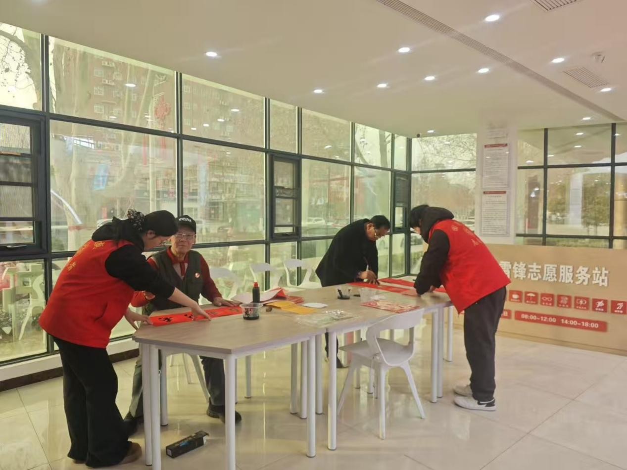翰墨迎春暖人心 老兵志愿显担当 巩义市回郭镇开展“写春联、送祝福”志愿服务活动