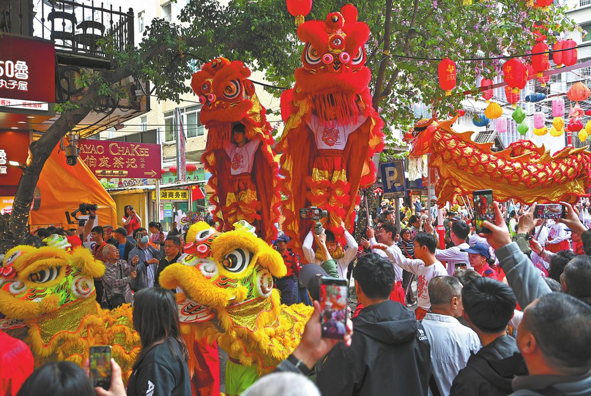 Global visitors experience authentic Chinese culture