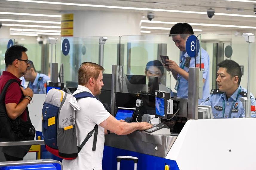 China extends visa-free policy to Canada, UK