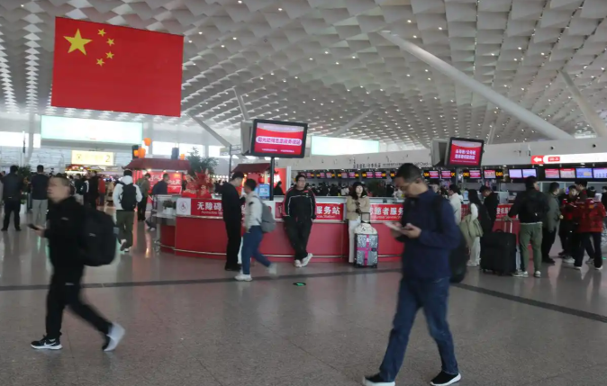 Zhengzhou airport sets holiday record as daily traffic tops 100,000 for 3 consecutive days