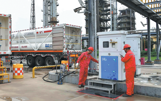 Puyang moves to modernize manufacturing sector