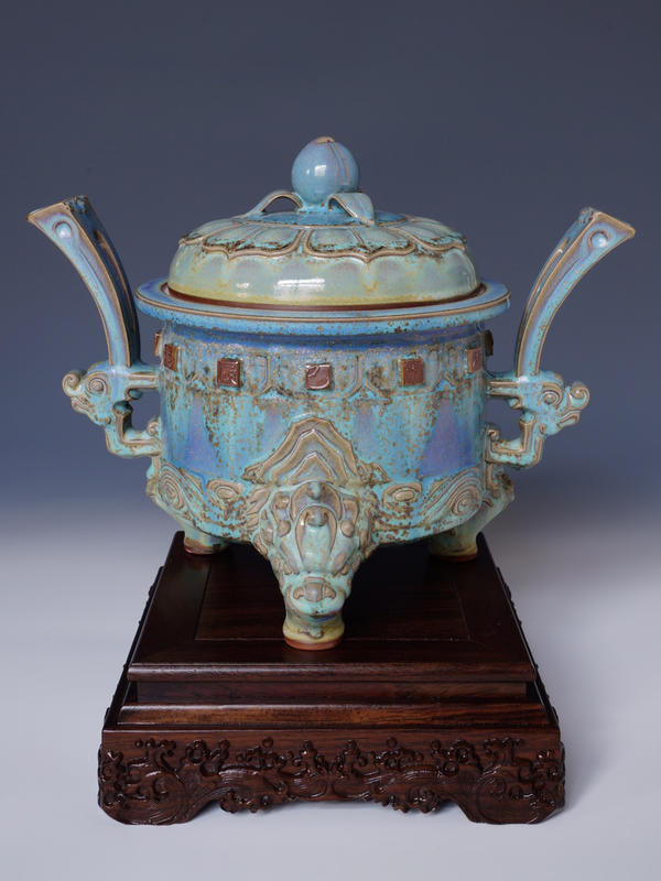 Jun porcelain vessel symbolizing flourishing China