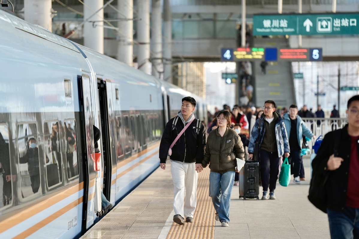 China sees record-high inter-regional trips in Spring Festival travel rush China sees record-high inter-regional trips in Spring Festival travel rush