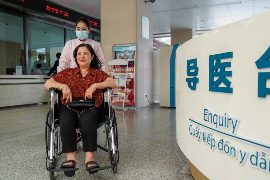 China and Vietnam hold joint free clinics on border