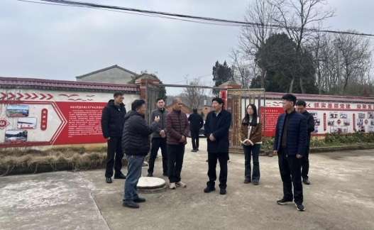 方国根赴新县杜洼村调研指导驻村帮扶工作