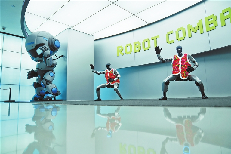 镜头里的河南丨从4S店到实验室 看见机器人的河南功夫