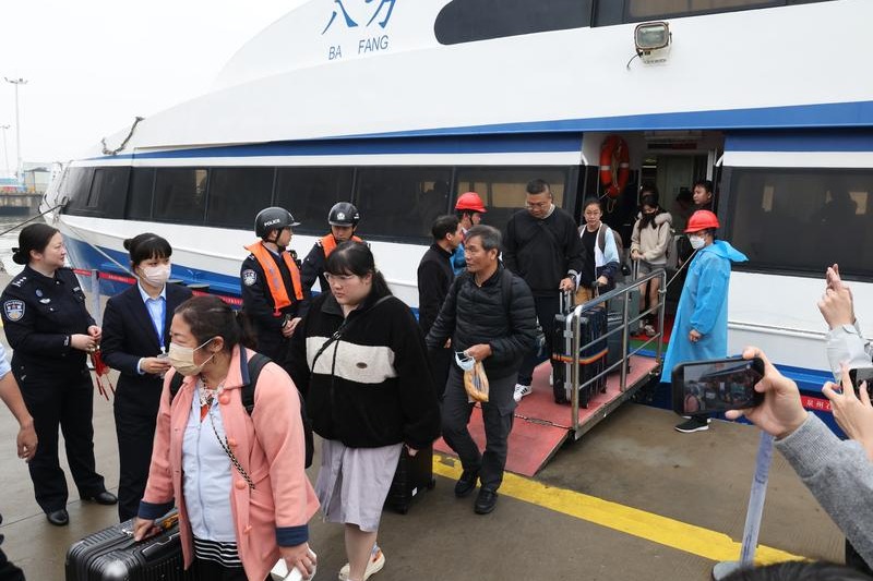 Taiwan people retrace roots on mainland on tomb-sweeping festival