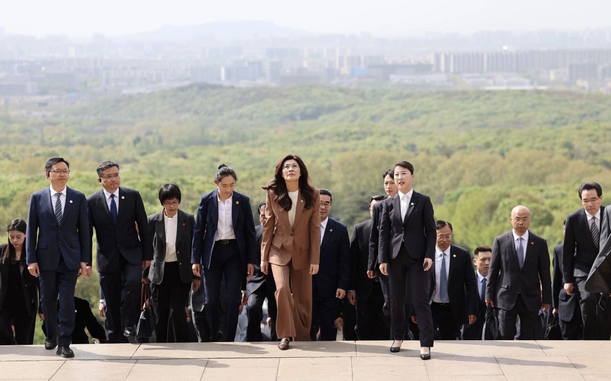 KMT leader promotes cross-Strait peace at Sun Yat-sen Mausoleum