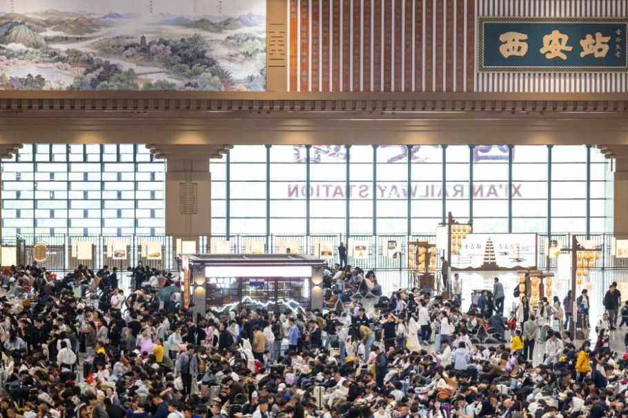 China's May Day holiday railway passenger trips top 100 mln