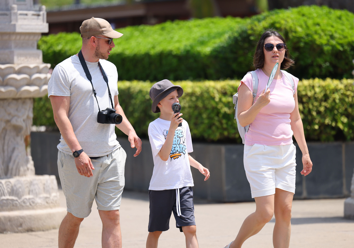 China's holiday travel surges as visa-free arrivals rise