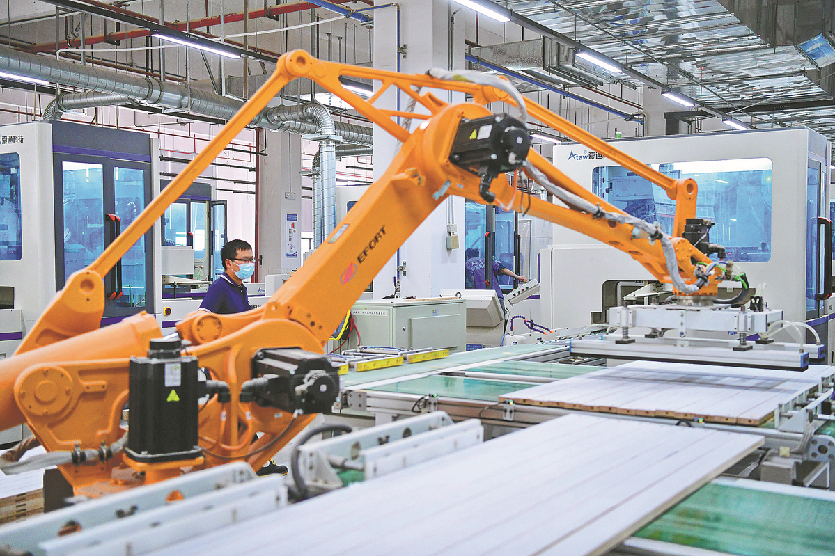 China's value-added industrial output up 5.6% in first four months