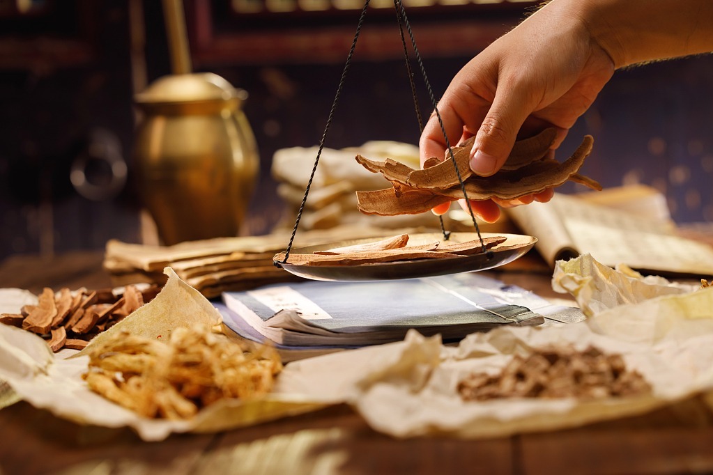 Traditional Chinese herbs gain popularity abroad amid Becoming Chinese trend