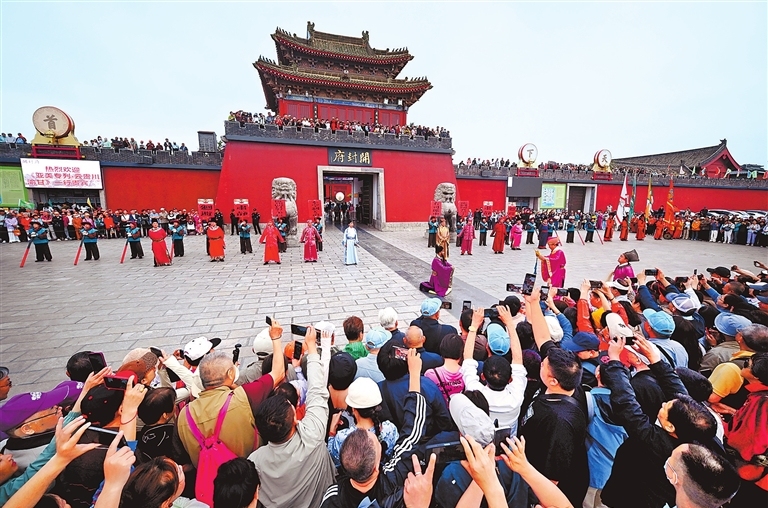 Kaifeng welcomes visitors with cultural feast