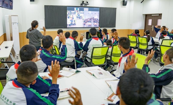 Xi encourages Chinese children to strive for better future