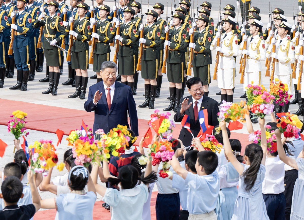 Chinese, Lao top leaders hold talks in Beijing