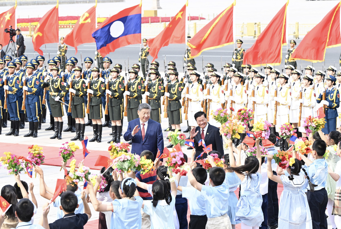 Chinese, Lao top leaders hold talks in Beijing